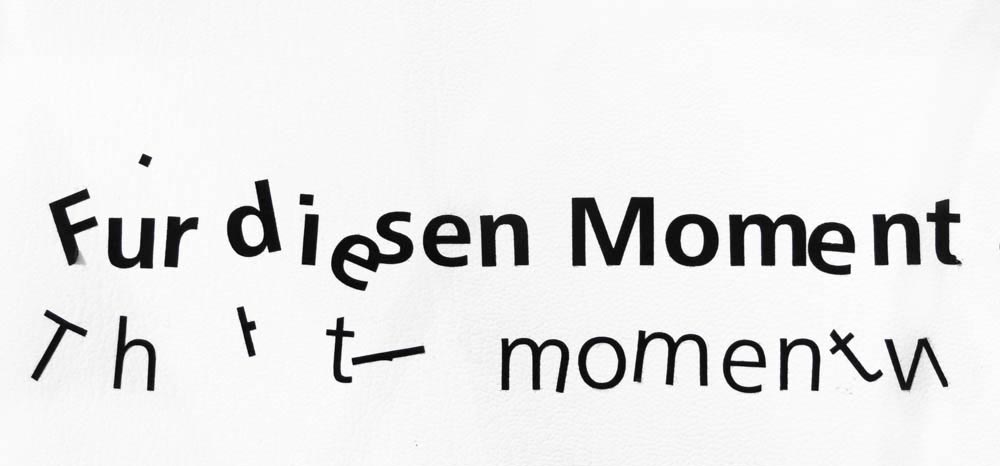 tattered lettering 'Für diesen Moment'